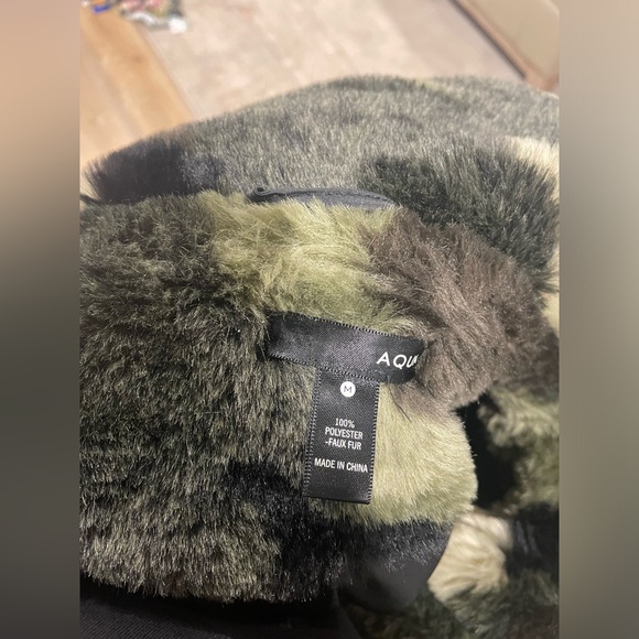 💚🤎🤍 AQUA - Bloomingdale’s exclusive faux fur coat in AWESOME condition - Picture 6 of 11